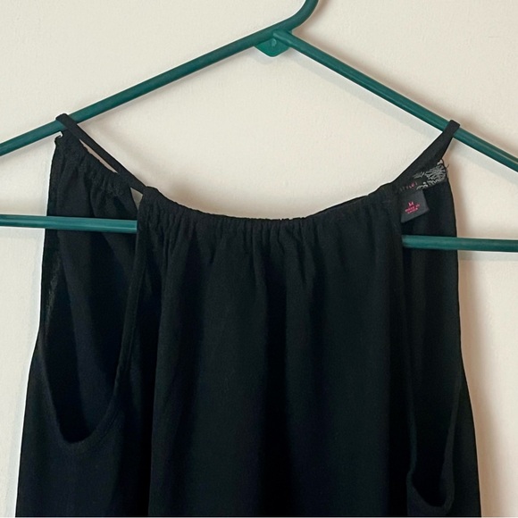 Grab It While You Can Sale
JW Style Black Halter Top Medium - Picture 3 of 7